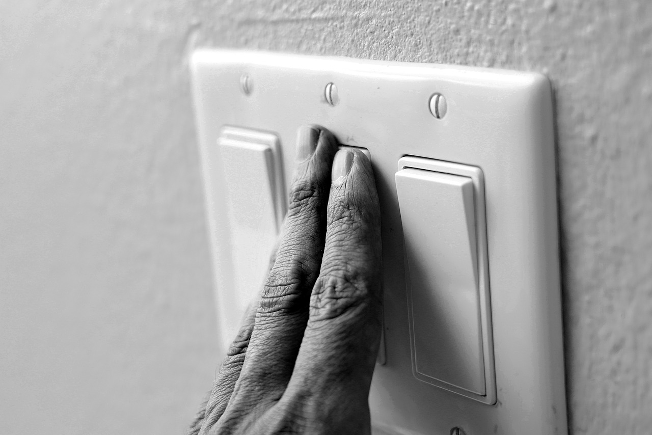 Why Does My Light Switch Pop When I Turn It On?